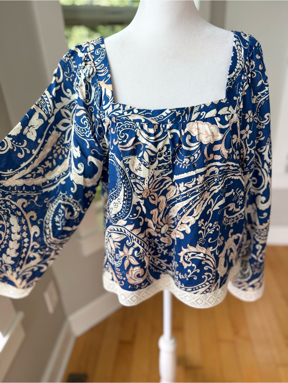 Nicole Miller Navy Blue Ivory Square Neck Lace Edge Flowy Top Sz Medium